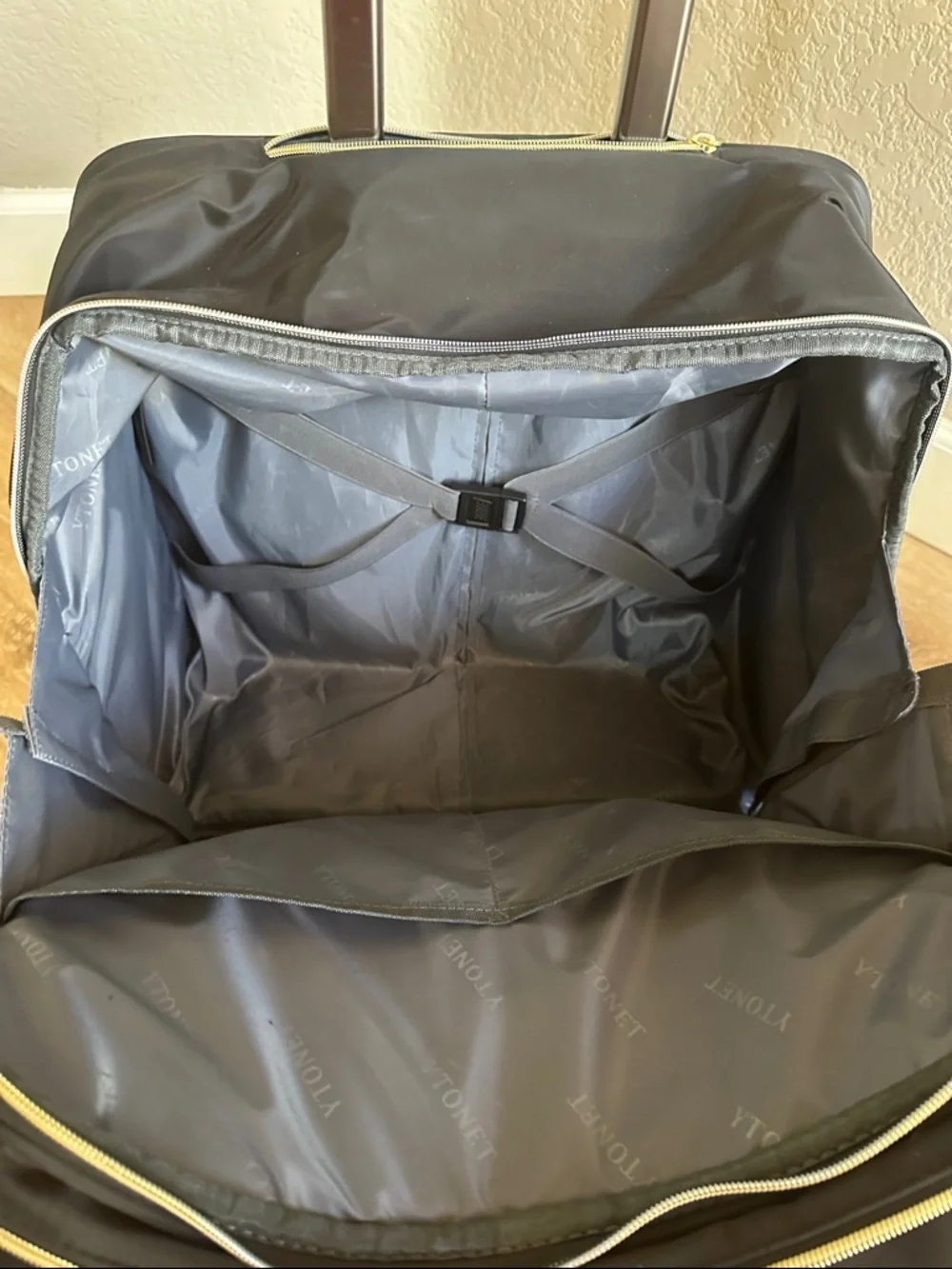 Quilted Black Travel Rolling Briefcase With Gold Zippers YTONET